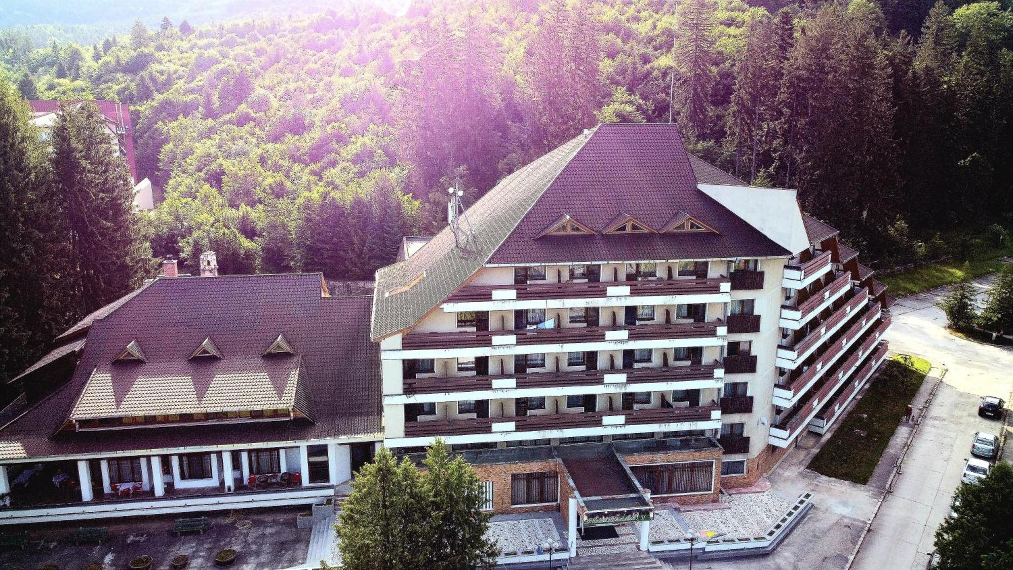 Hotel Bradul - كوفزنا المظهر الخارجي الصورة